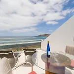 Сasa de vacaciones Beachfront In Palmas With Terrace *