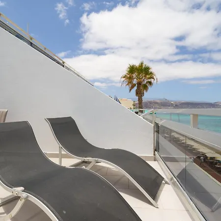 Beachfront In Palmas With Terrace Tatil Evi