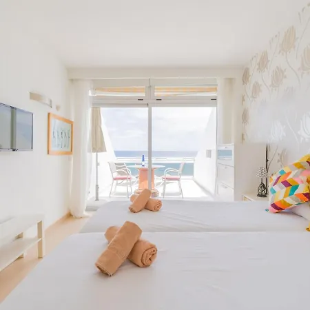 Beachfront In Palmas With Terrace Tatil Evi
